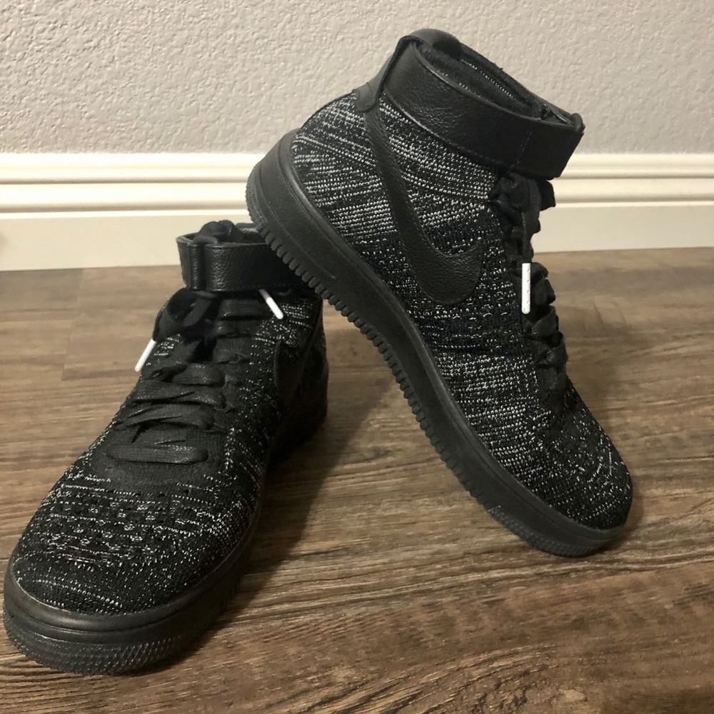 NIKE Air Force 1 Ultra Fly Knit Size 7